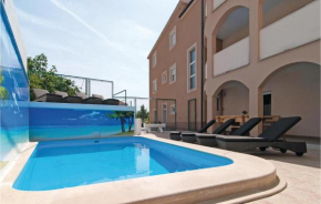  Apartment Kastel Gomilica 77 with Outdoor Swimmingpool  Каштел Камбеловац